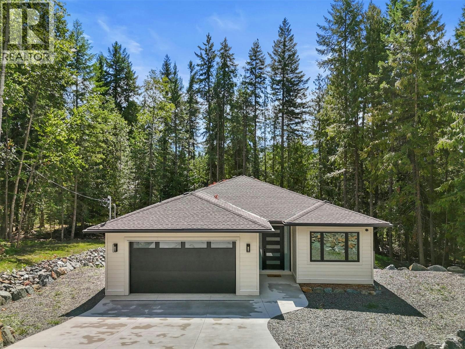 7279 Birch Close, Anglemont, BC, V0E 1M8