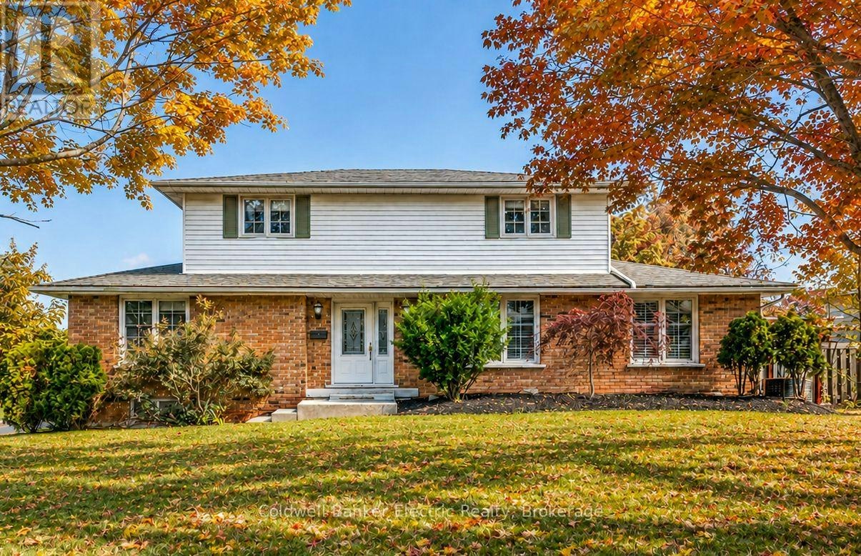958 Smithside Court, Peterborough, ON, K9J 8E2