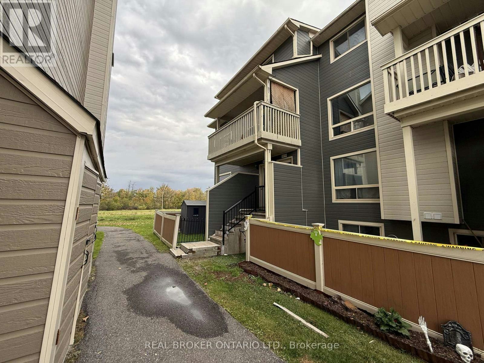 72B-750 St. Andre Drive, Ottawa, ON, K1C 4S2 - 2
