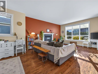 101-644 Victoria Drive - 3
