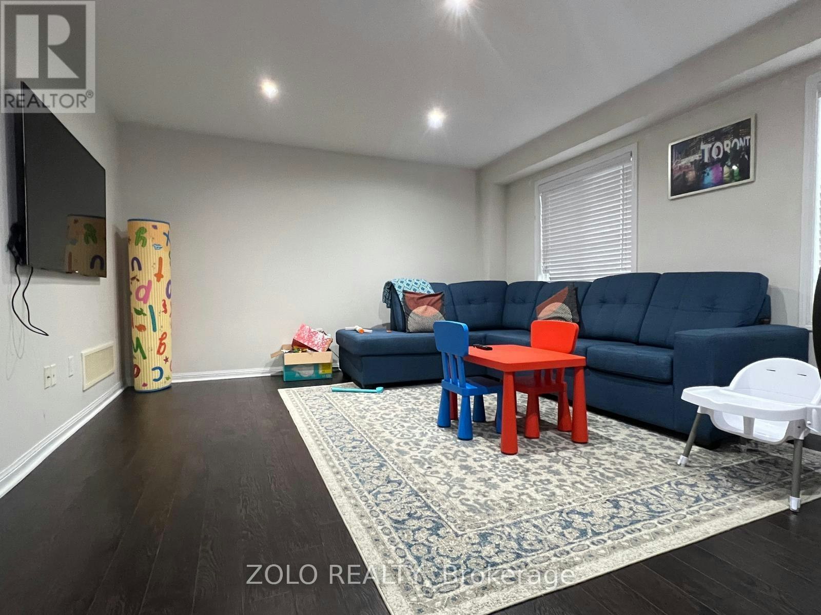 7 Poppythorn Road, Brampton, ON, L7A 0R1 - 2