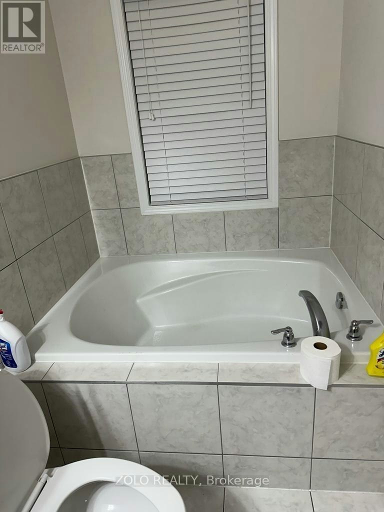 7 Poppythorn Road, Brampton, ON, L7A 0R1 - 8