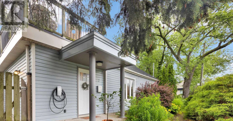 2 Foch Avenue, Toronto, ON, M8W 3W8