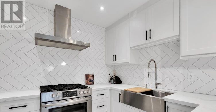 2 Foch Avenue, Toronto, ON, M8W 3W8 - 9