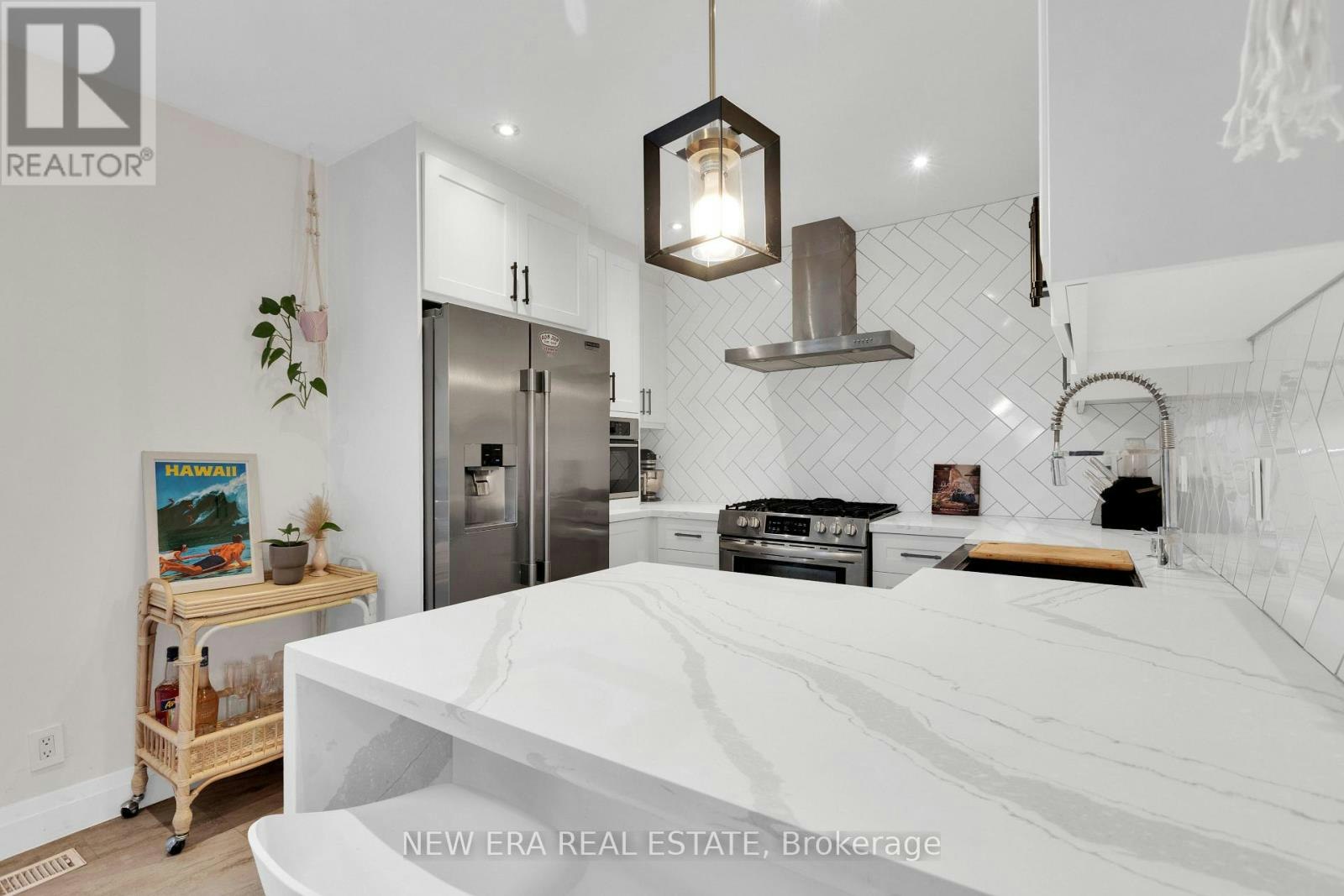 2 Foch Avenue, Toronto, ON, M8W 3W8 - 7