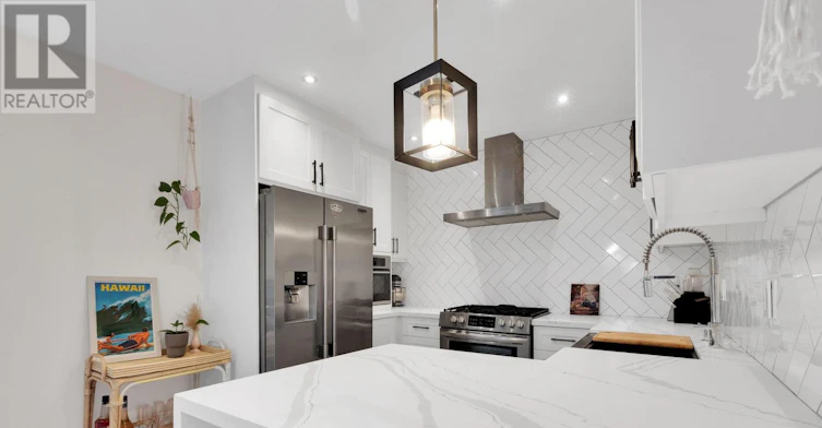 2 Foch Avenue, Toronto, ON, M8W 3W8 - 7