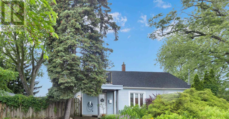 2 Foch Avenue, Toronto, ON, M8W 3W8 - 3