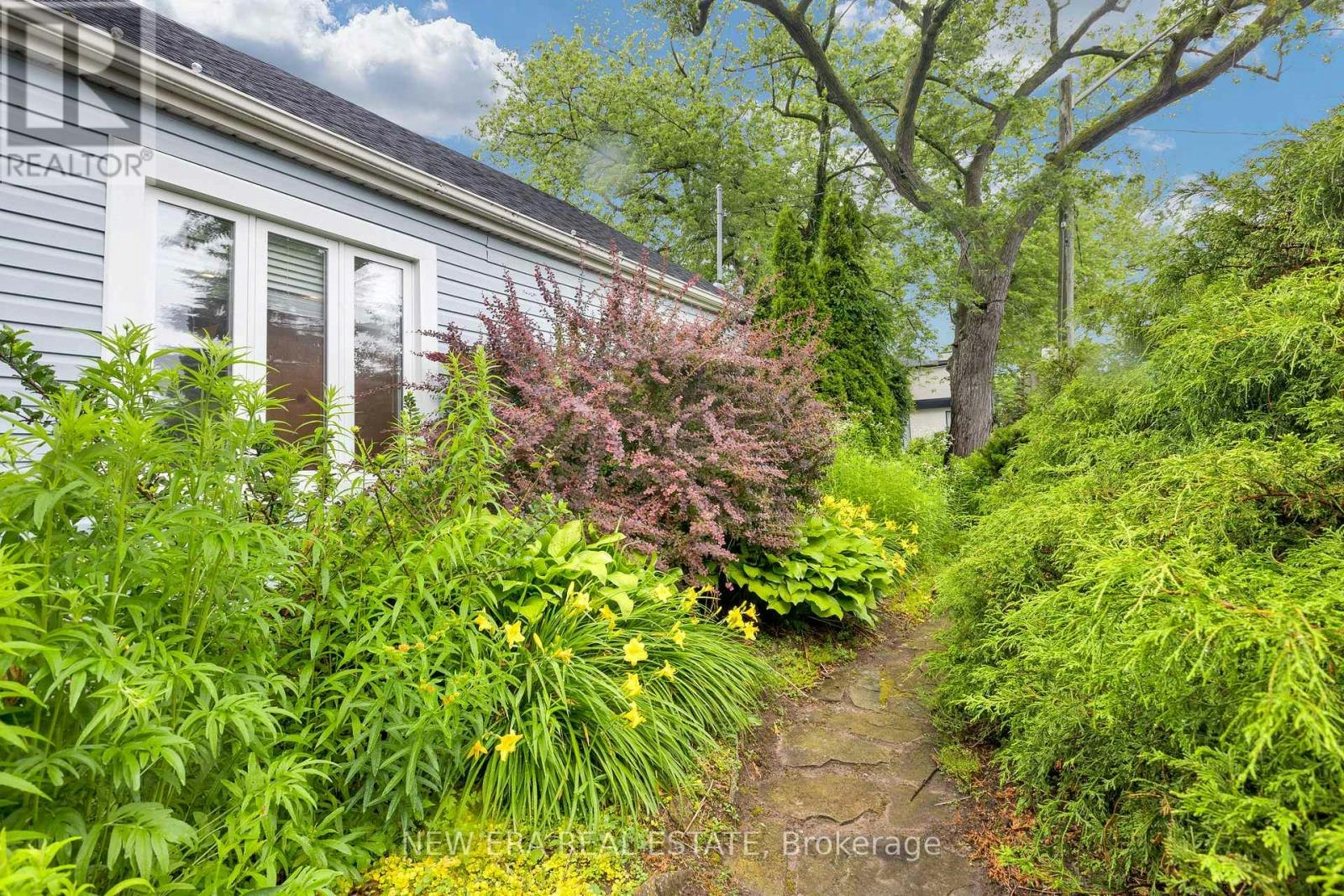 2 Foch Avenue, Toronto, ON, M8W 3W8 - 32