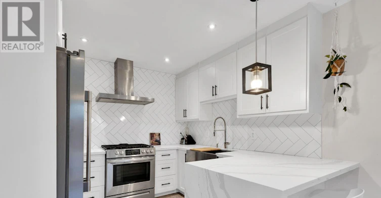 2 Foch Avenue, Toronto, ON, M8W 3W8 - 6