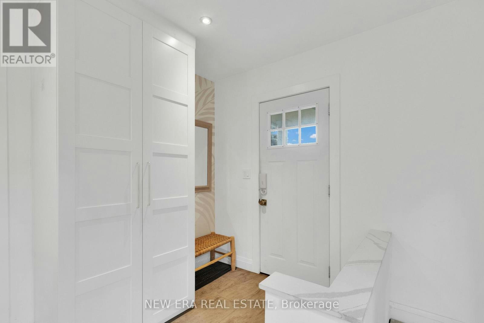 2 Foch Avenue, Toronto, ON, M8W 3W8 - 5