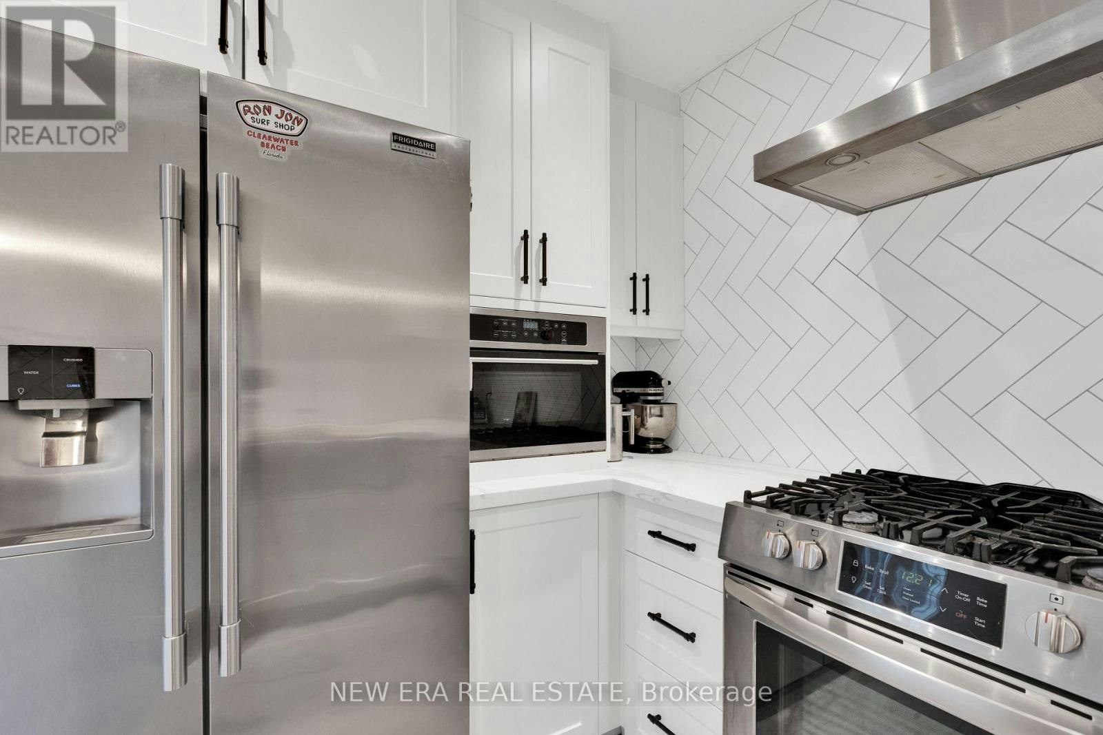2 Foch Avenue, Toronto, ON, M8W 3W8 - 8