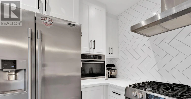 2 Foch Avenue, Toronto, ON, M8W 3W8 - 8