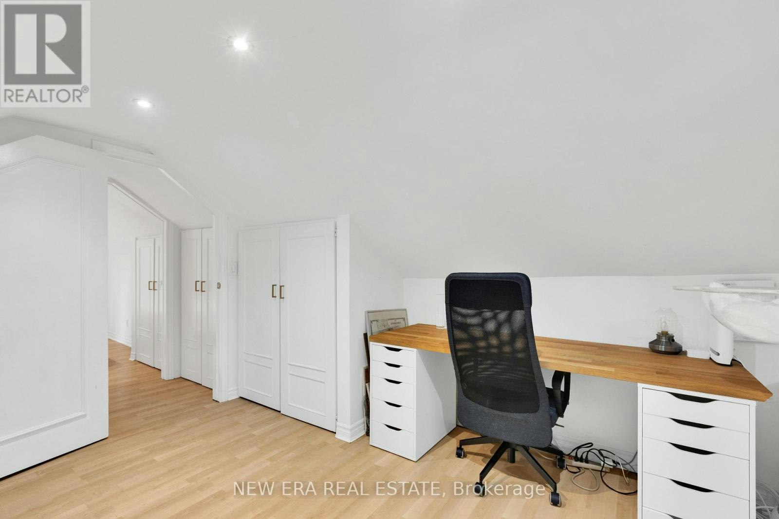 2 Foch Avenue, Toronto, ON, M8W 3W8 - 23