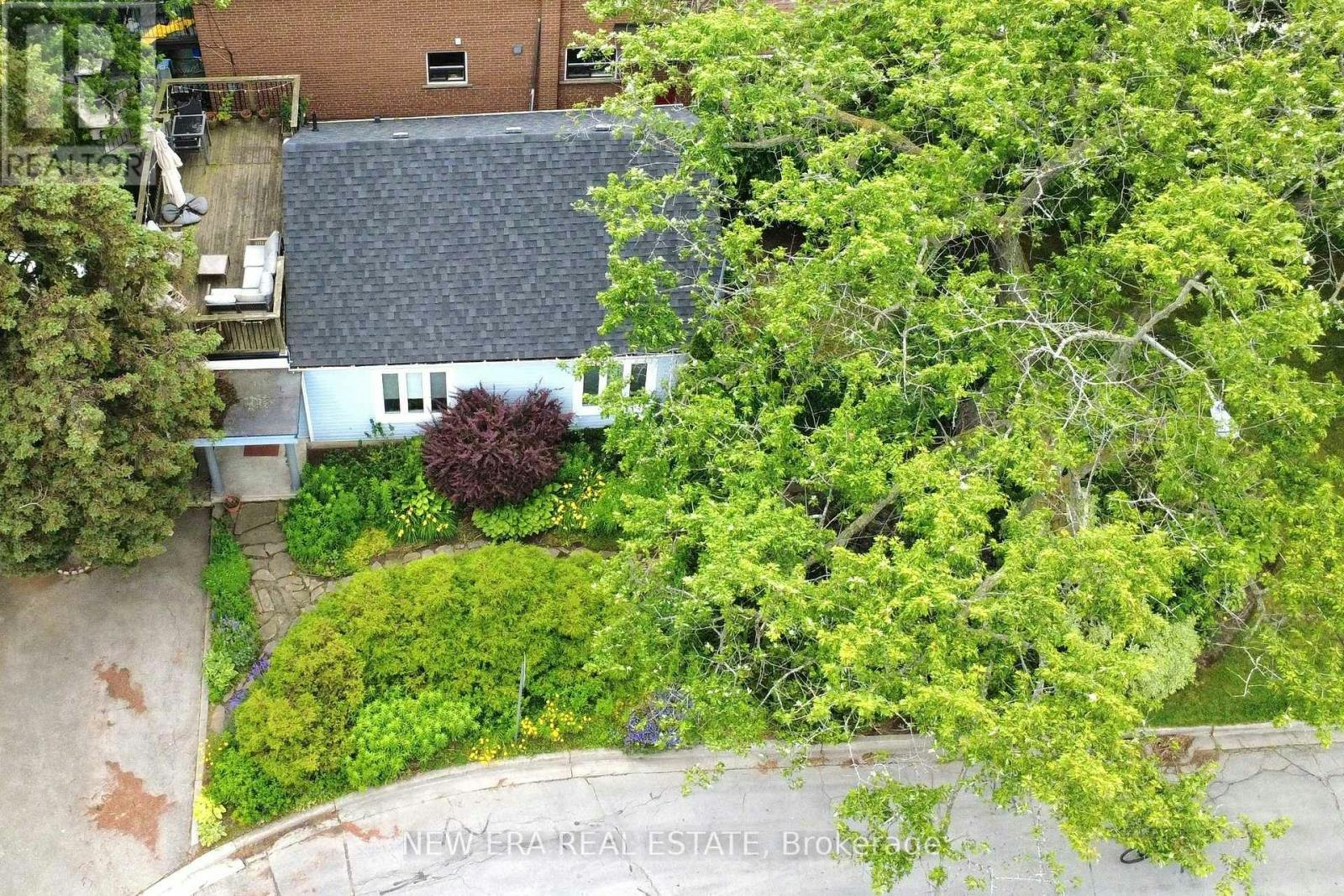 2 Foch Avenue, Toronto, ON, M8W 3W8 - 4