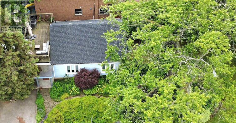 2 Foch Avenue, Toronto, ON, M8W 3W8 - 4
