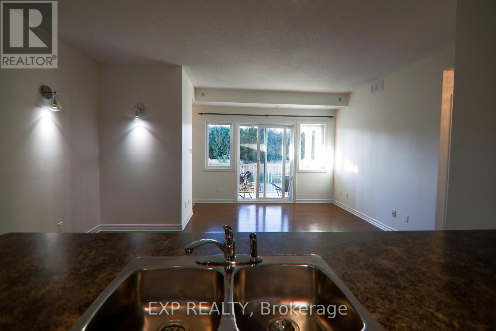 C-137 Harthill Way, Ottawa, ON, K2J 5V1 - 5