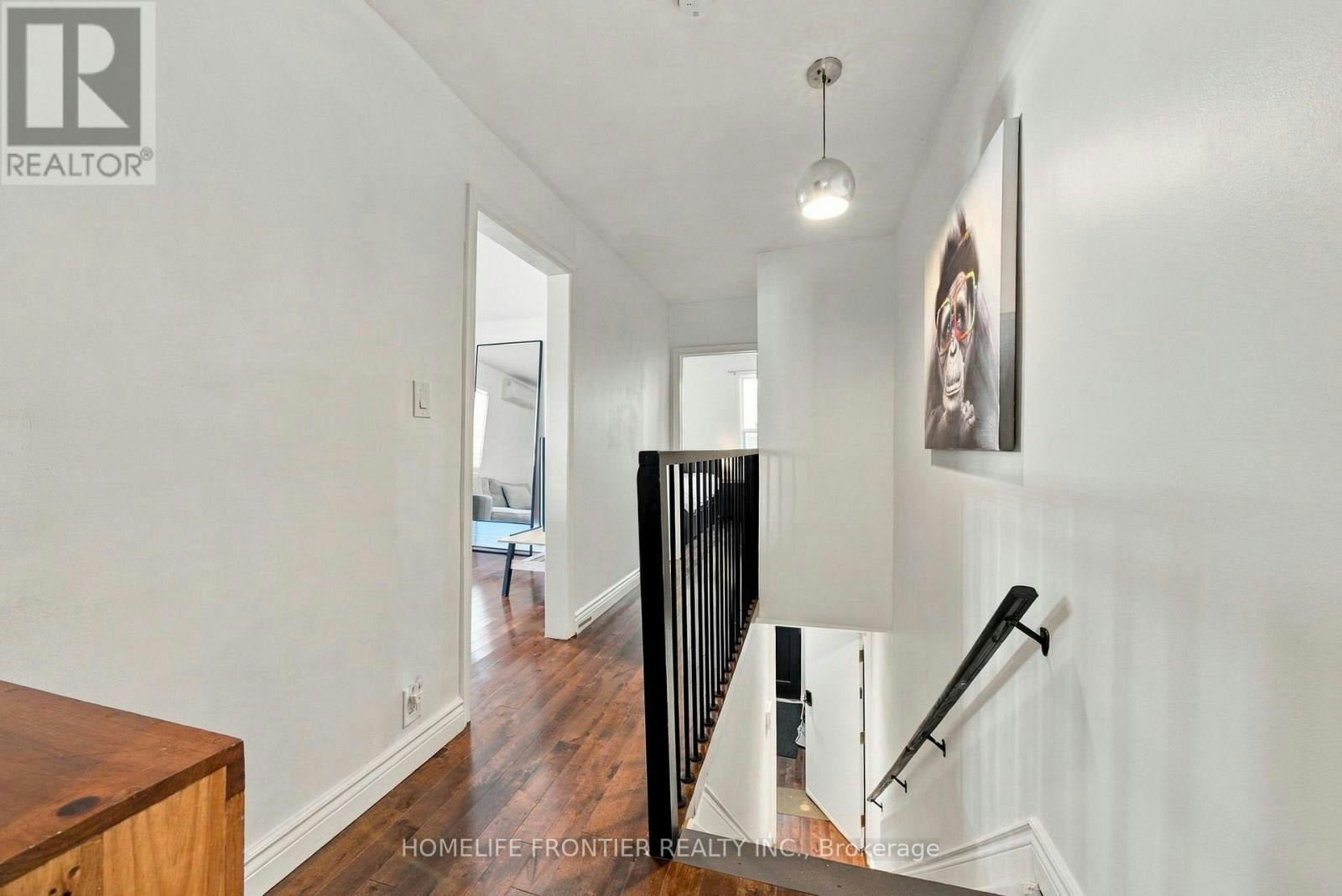 UPPER-122 Manning Avenue, Toronto, ON, M6J 2K5 - 8