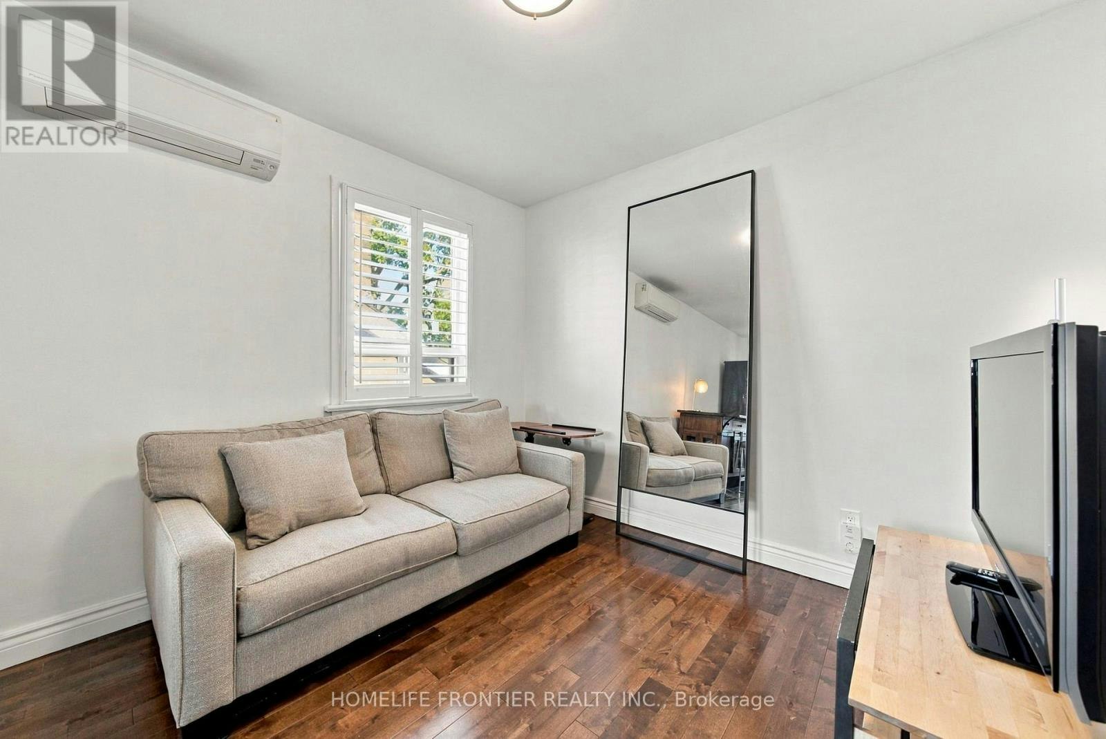 UPPER-122 Manning Avenue, Toronto, ON, M6J 2K5 - 11