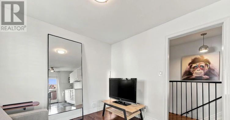 UPPER-122 Manning Avenue, Toronto, ON, M6J 2K5 - 10