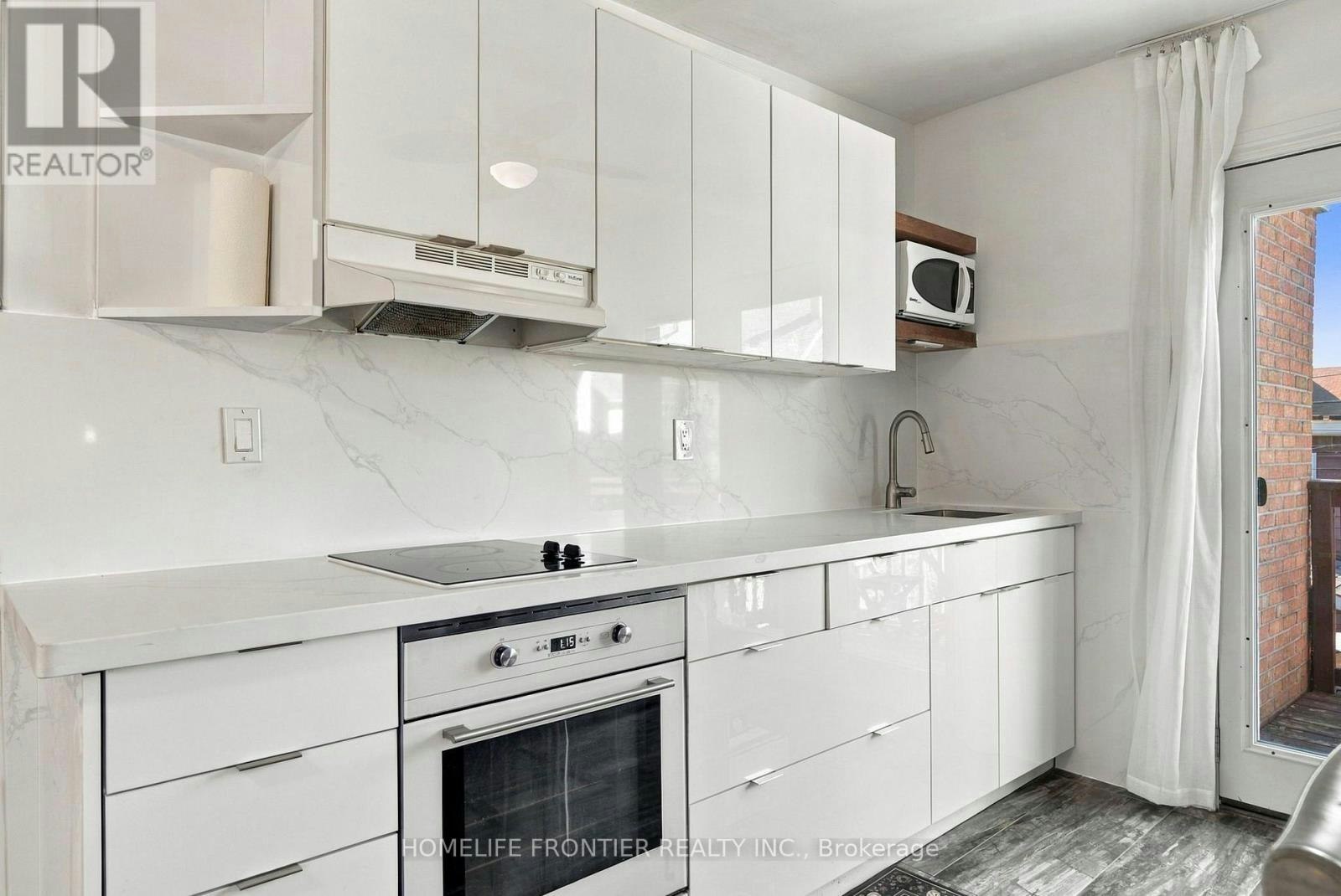 UPPER-122 Manning Avenue, Toronto, ON, M6J 2K5 - 18
