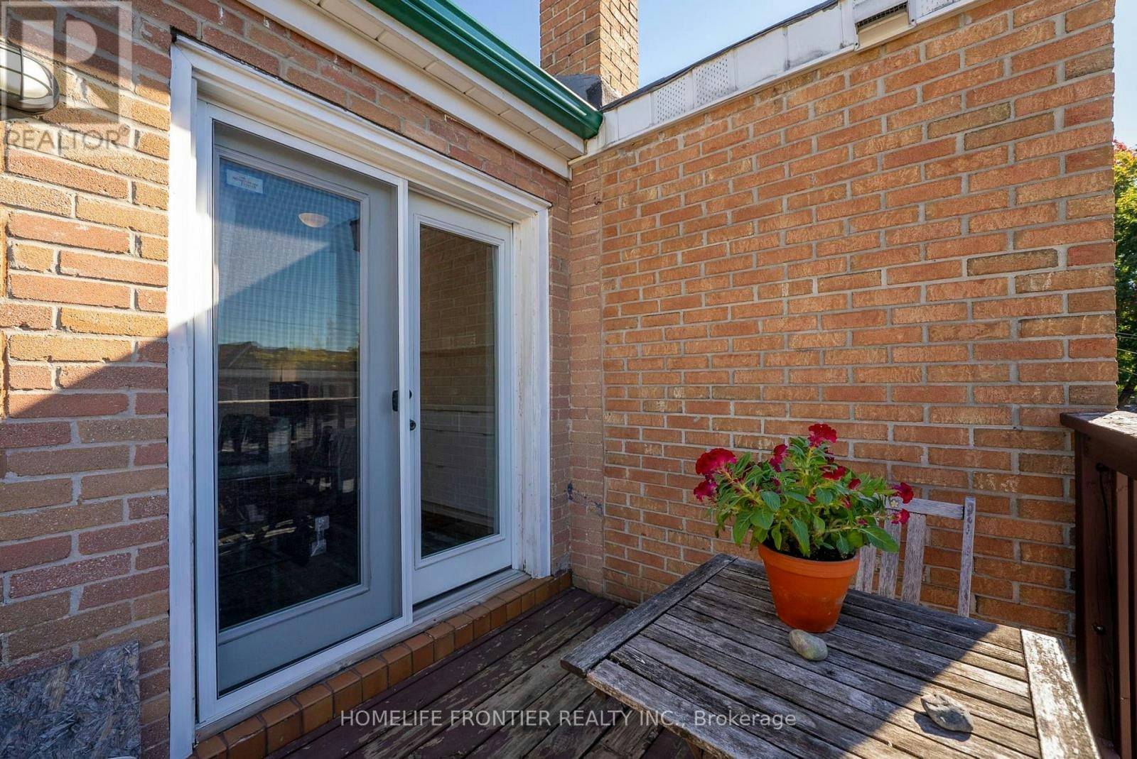 UPPER-122 Manning Avenue, Toronto, ON, M6J 2K5 - 30