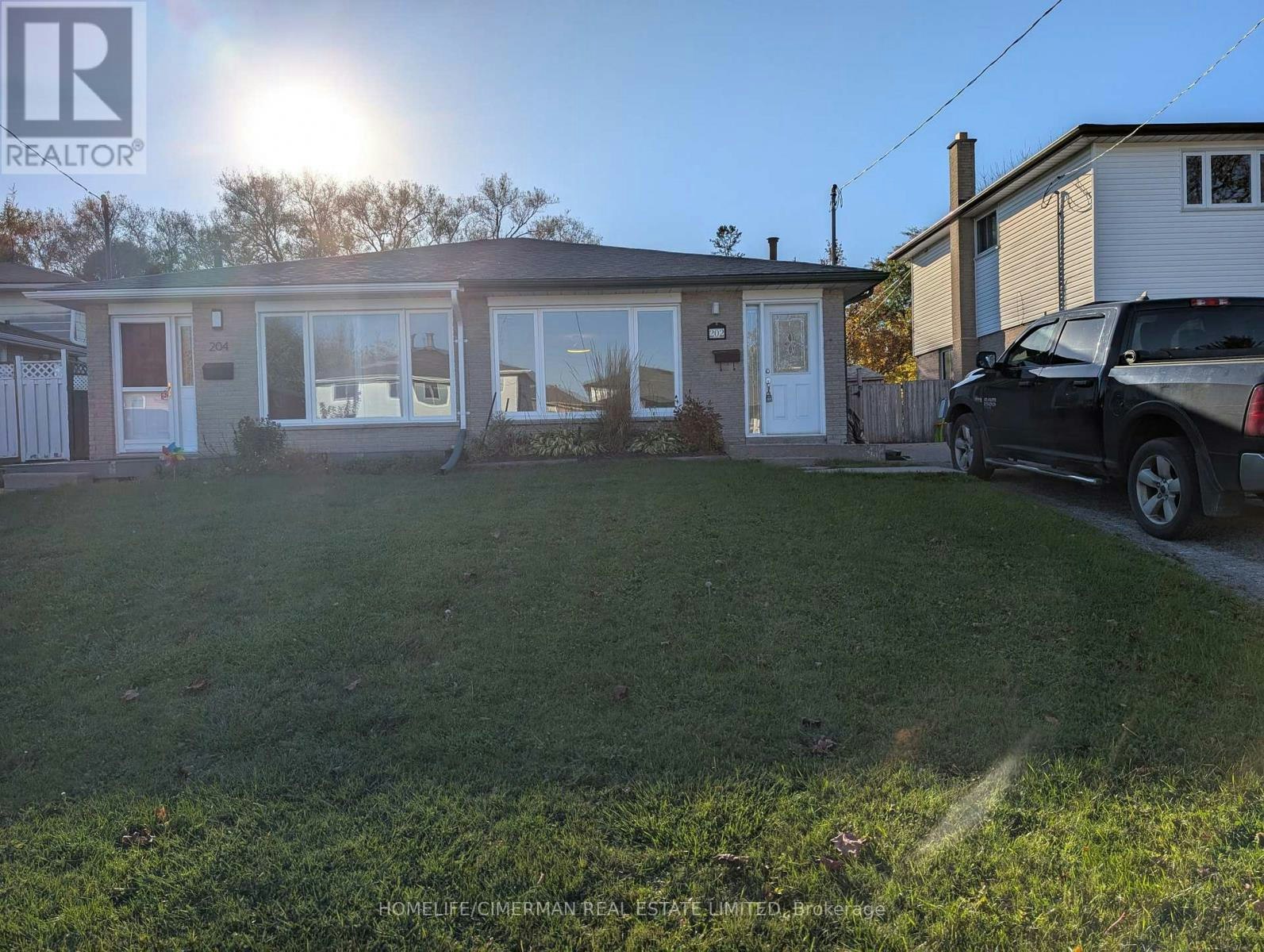 202 Durham Street, Oshawa, ON, L1J 5R3