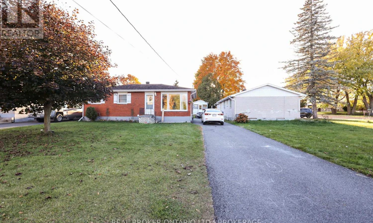 406 Dominion Street S
