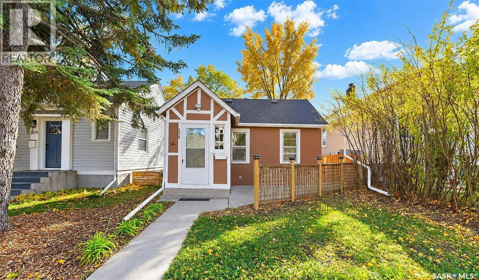 206 4th Street E, Saskatoon, SK, S7H 1J1