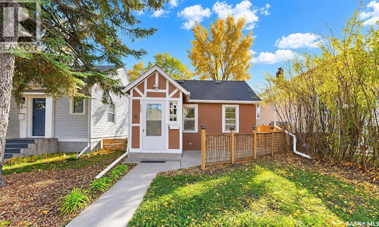 206 4th Street E