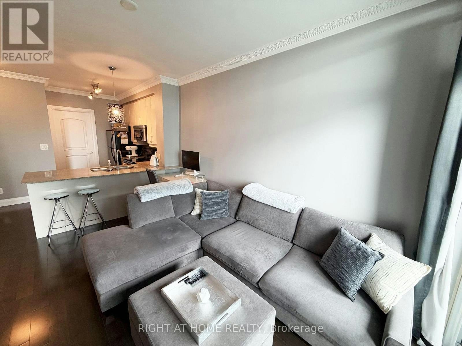 3407-16 Harbour Street, Toronto, ON, M5J 2Z7 - 4