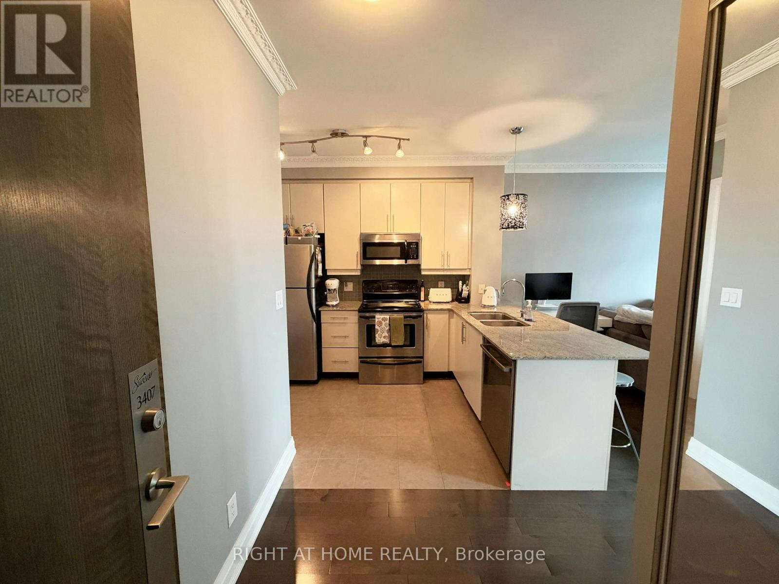 3407-16 Harbour Street, Toronto, ON, M5J 2Z7 - 2