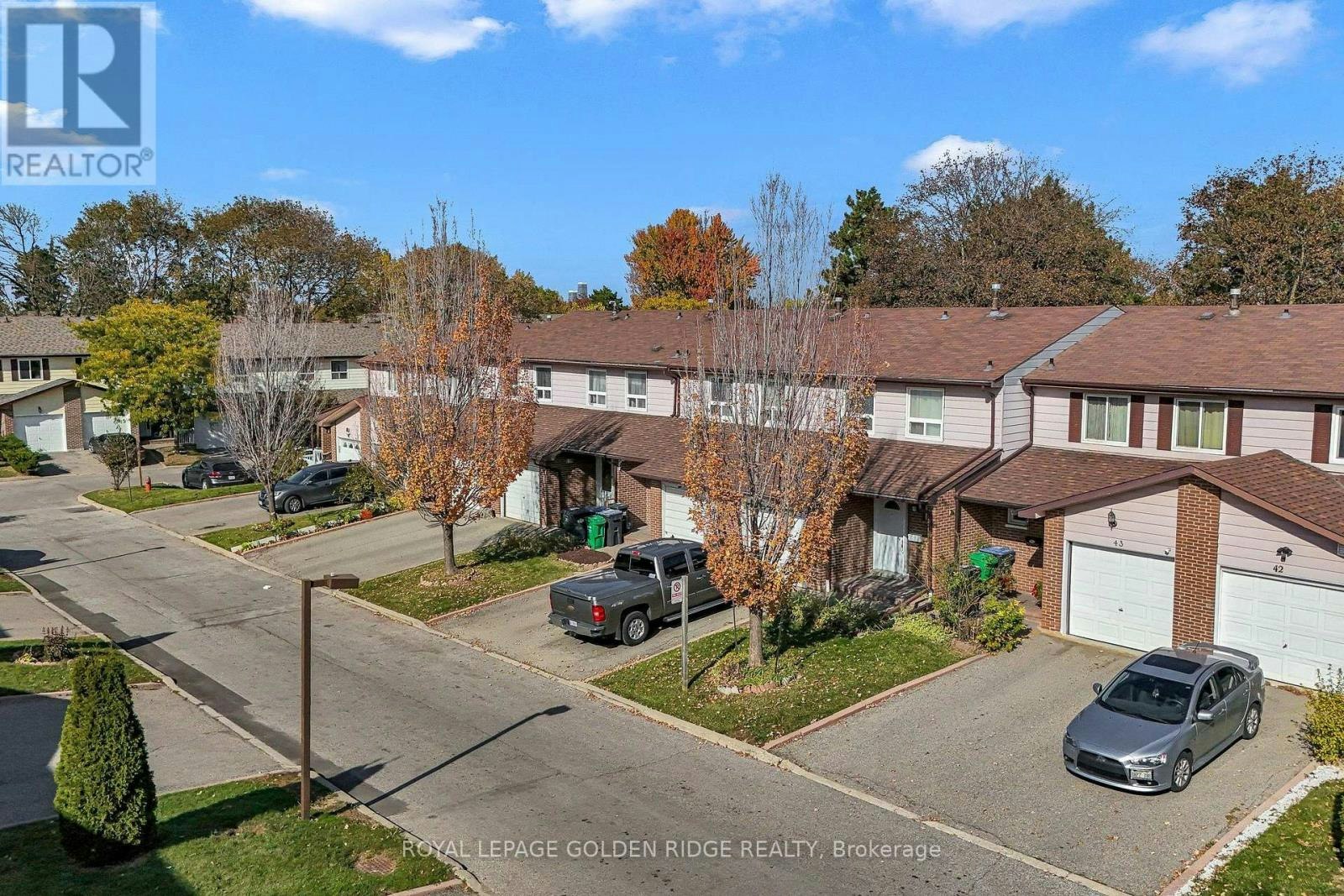 45-3525 Brandon Gate Drive, Mississauga, ON, L4T 3M3