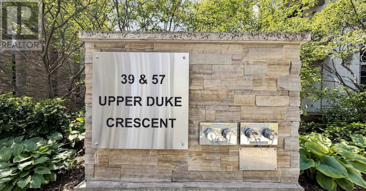 102-57 Upper Duke Crescent, Markham, ON, L6G 0B9 - 35