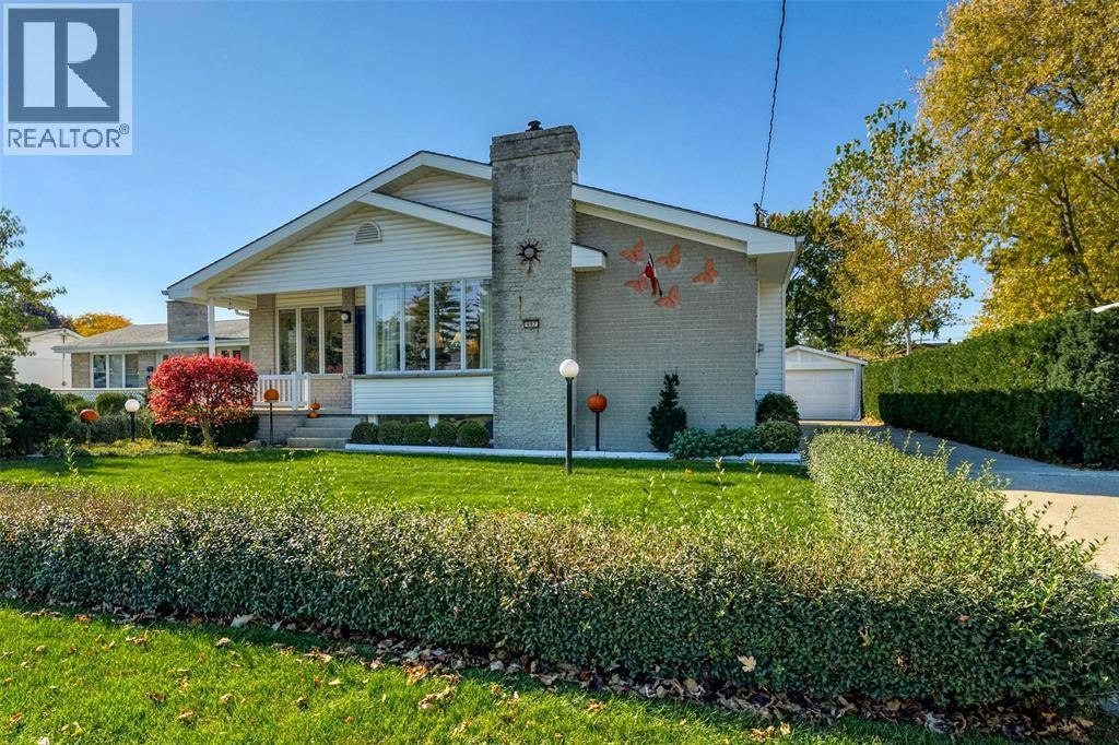 997 Hollands Avenue, Sarnia, ON, N7S 3C3