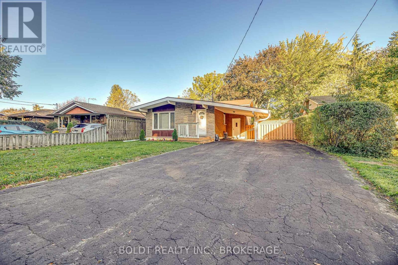 26 Leaside Drive, St. Catharines, ON, L2M 4G5