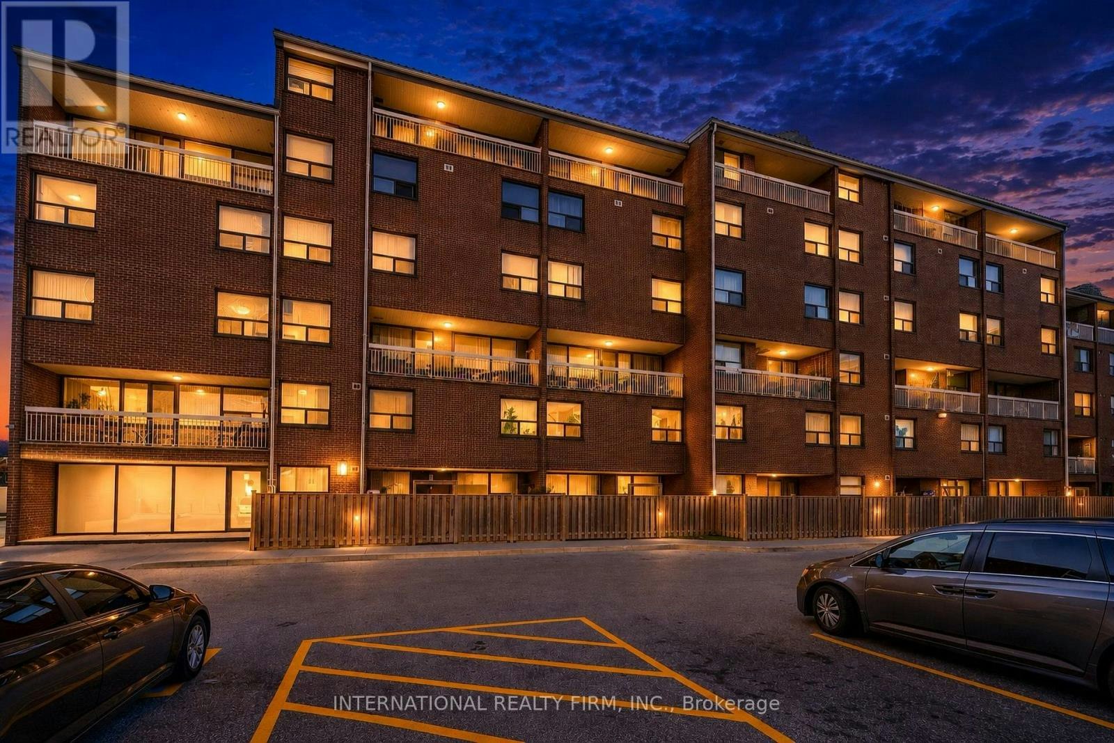 323-4064 Lawrence Avenue E, Toronto, ON, M1E 4V6