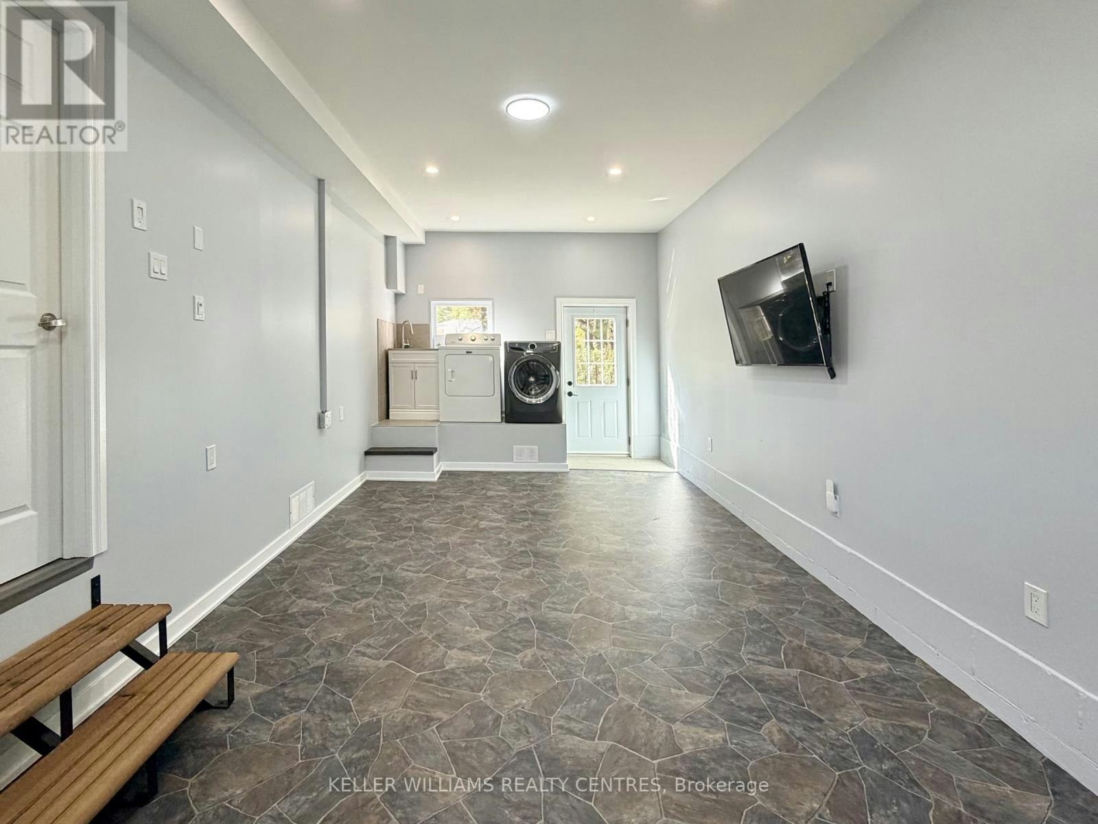 18 Bushey Avenue, Essa, ON, L3W 0L2 - 9