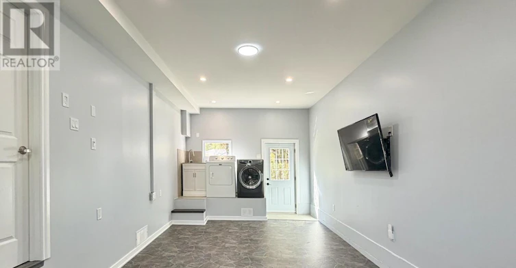 18 Bushey Avenue, Essa, ON, L3W 0L2 - 9