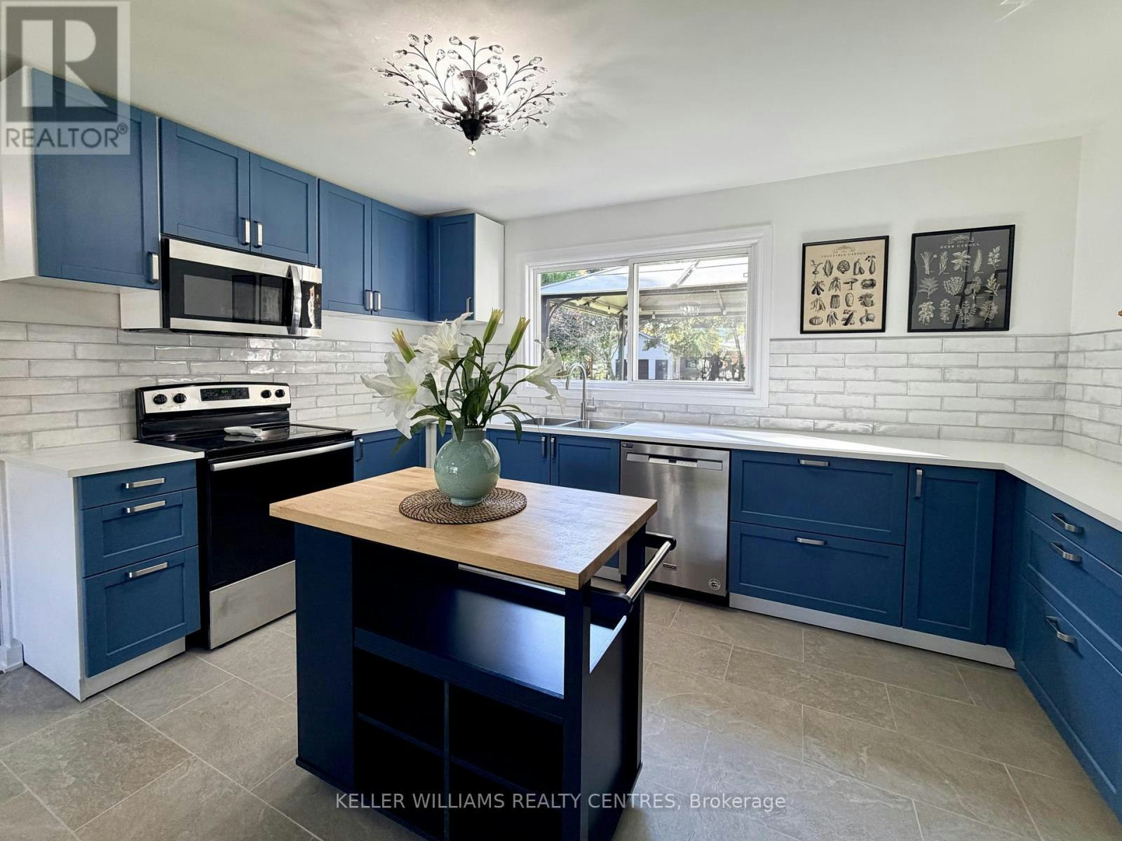 18 Bushey Avenue, Essa, ON, L3W 0L2 - 6