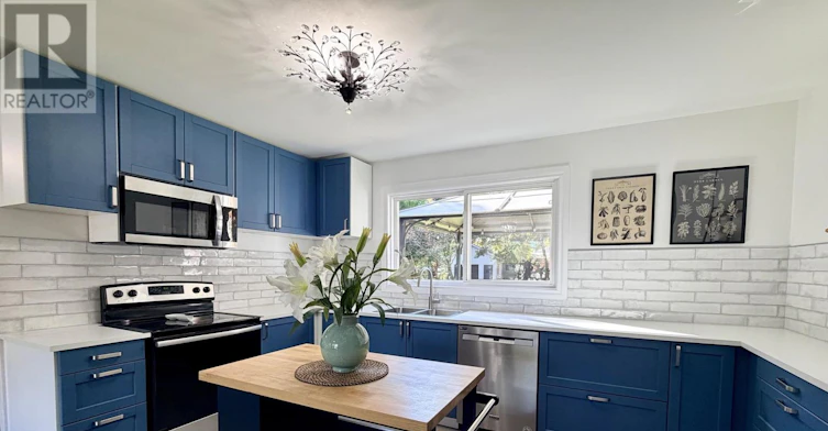 18 Bushey Avenue, Essa, ON, L3W 0L2 - 6