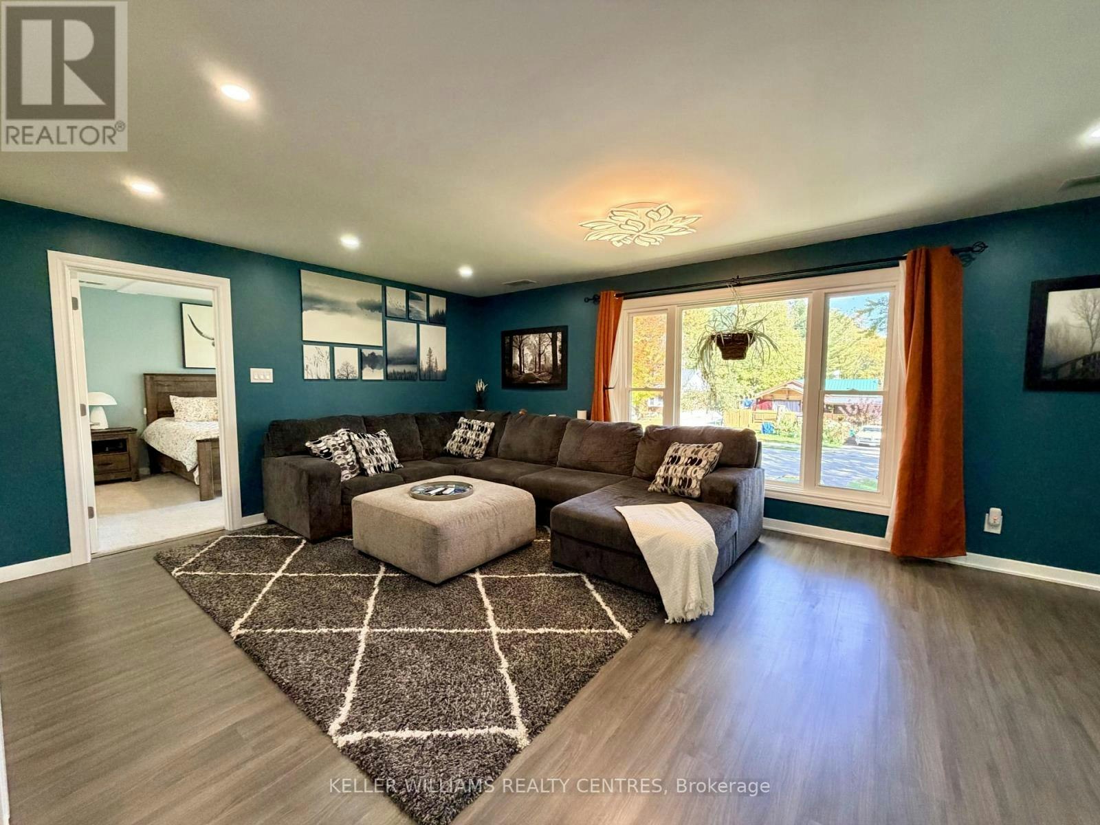 18 Bushey Avenue, Essa, ON, L3W 0L2 - 24
