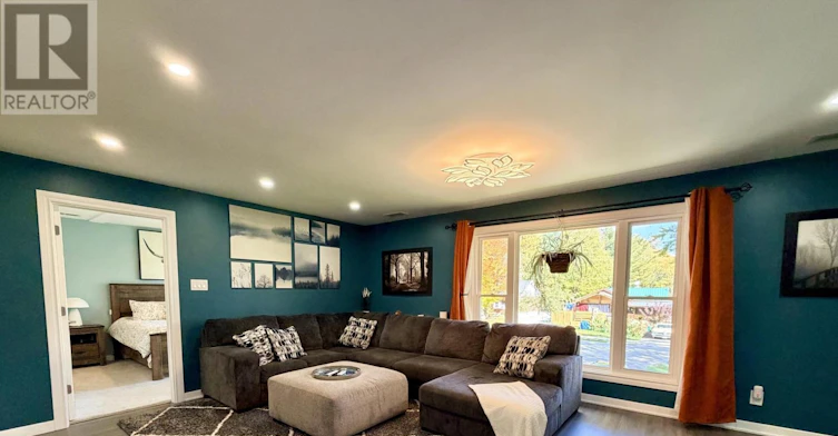 18 Bushey Avenue, Essa, ON, L3W 0L2 - 24