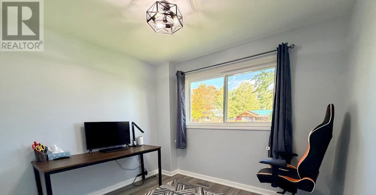 18 Bushey Avenue, Essa, ON, L3W 0L2 - 18