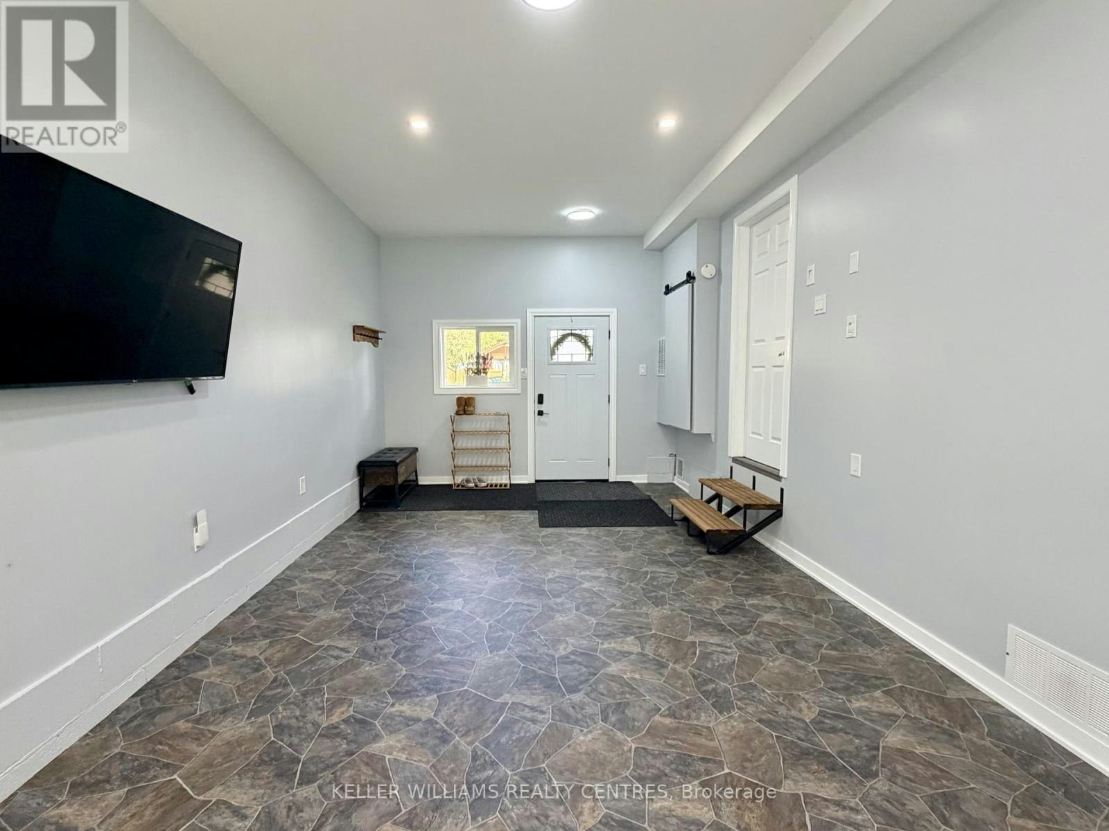 18 Bushey Avenue, Essa, ON, L3W 0L2 - 8