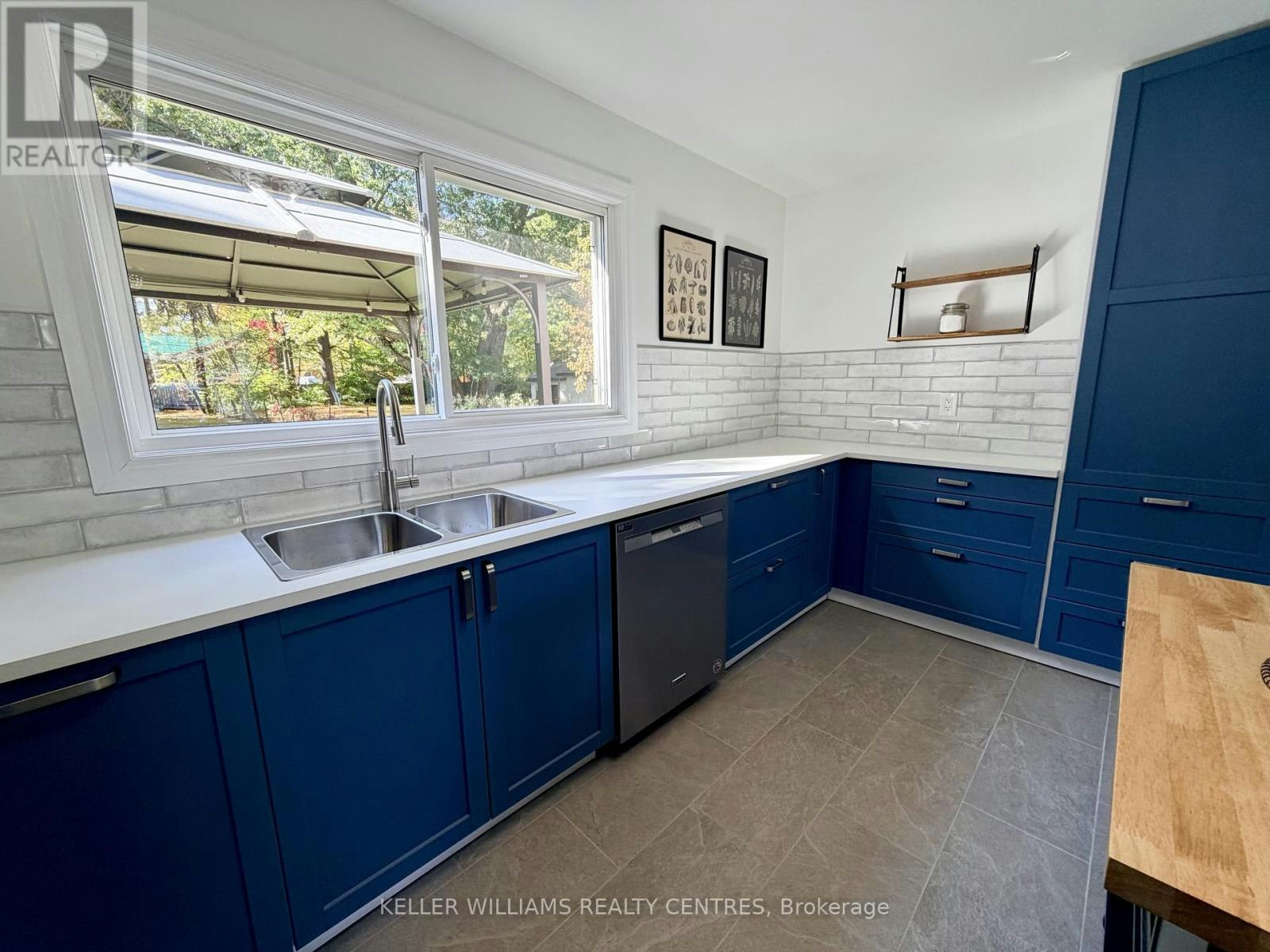 18 Bushey Avenue, Essa, ON, L3W 0L2 - 7