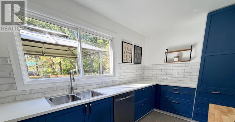 18 Bushey Avenue, Essa, ON, L3W 0L2 - 7