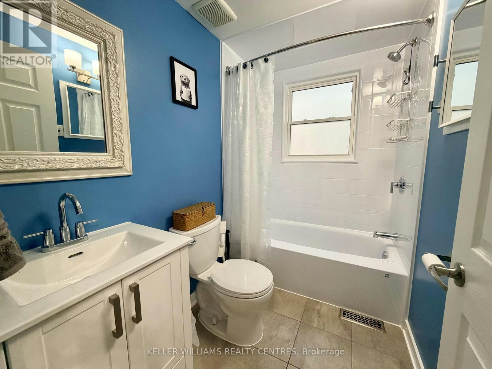 18 Bushey Avenue, Essa, ON, L3W 0L2 - 17