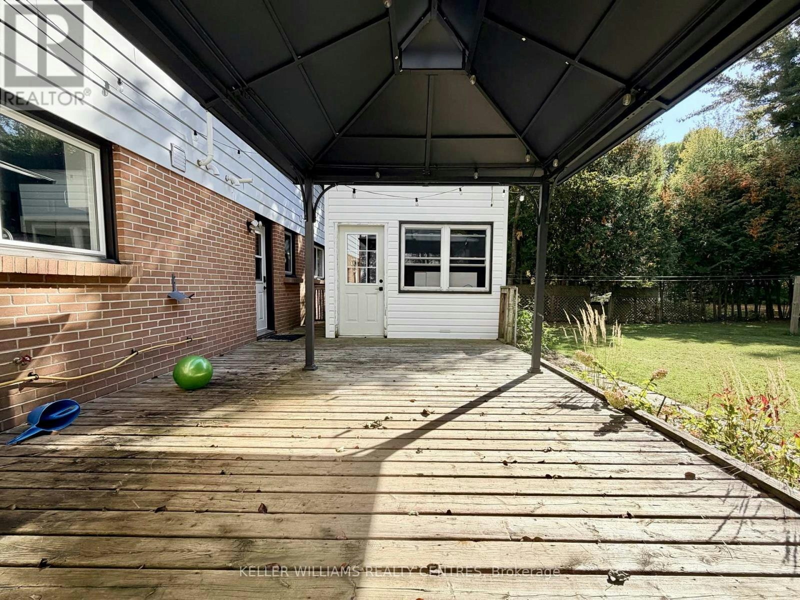 18 Bushey Avenue, Essa, ON, L3W 0L2 - 44