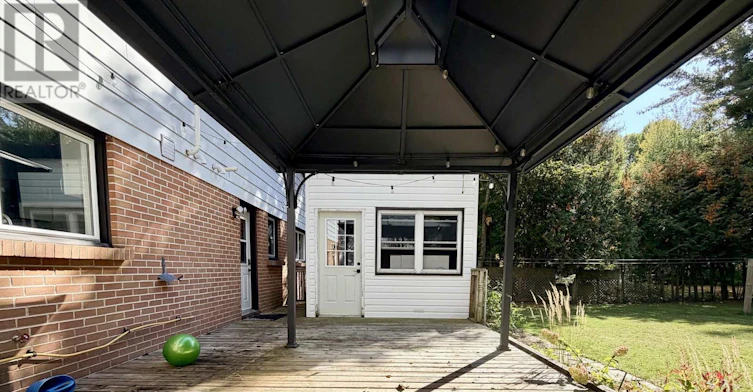 18 Bushey Avenue, Essa, ON, L3W 0L2 - 44