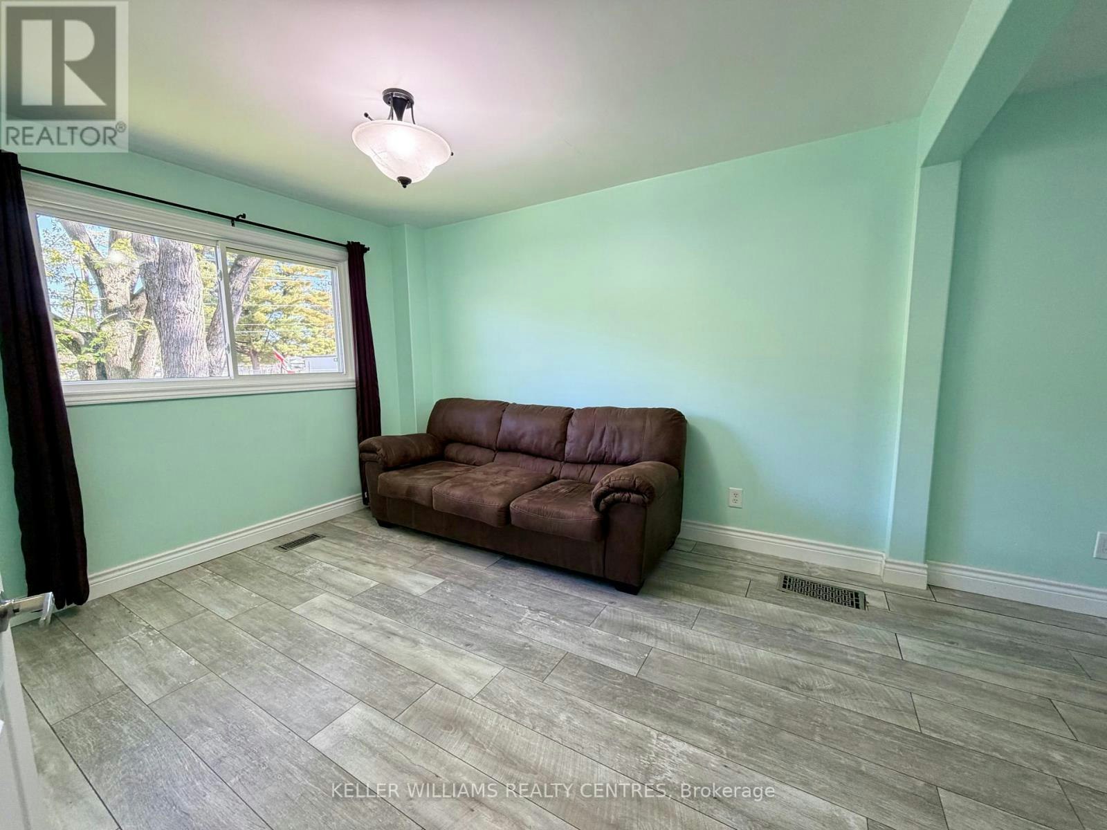 18 Bushey Avenue, Essa, ON, L3W 0L2 - 19